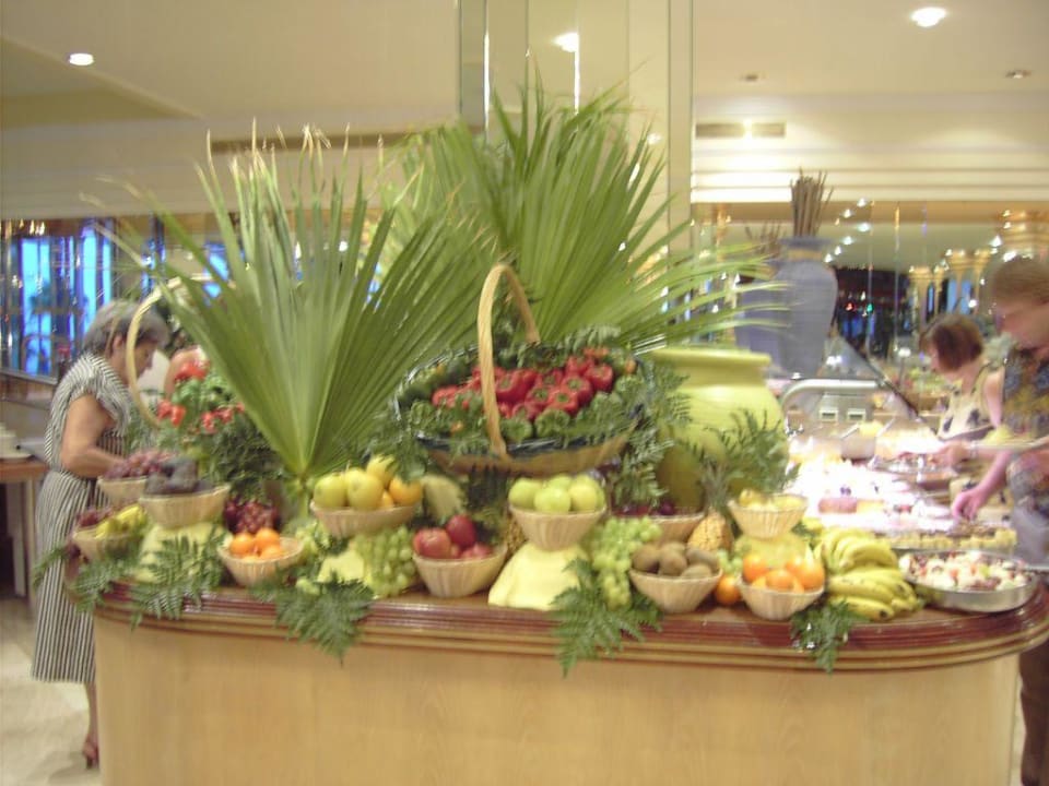 teil des buffets Corallium Dunamar by Lopesan Hotels