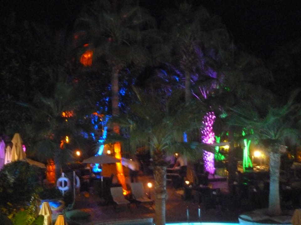 Blick von unserem Balkon auf den Nachbar-Pool  Hotel Elysee Beach