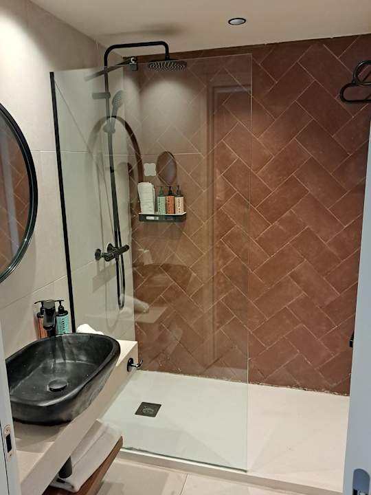 Zimmer Domes Aulūs Zante, Autograph Collection