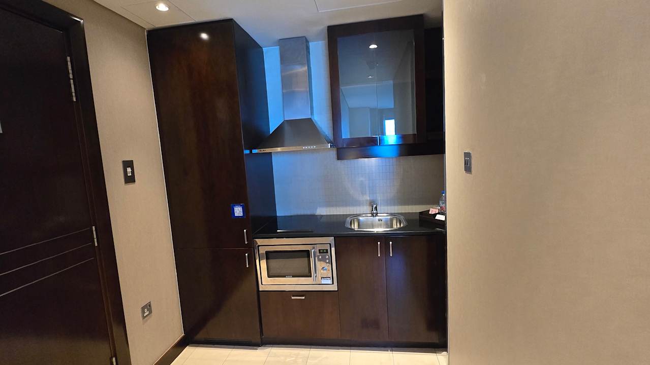 Zimmer Rose Rayhaan by Rotana