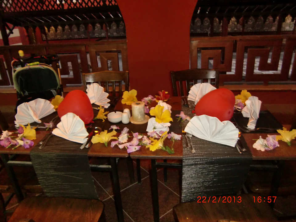 Hergerichteter "italienischer" Tisch  Pickalbatros Alf Leila Wa Leila Resort - Neverland Hurghada