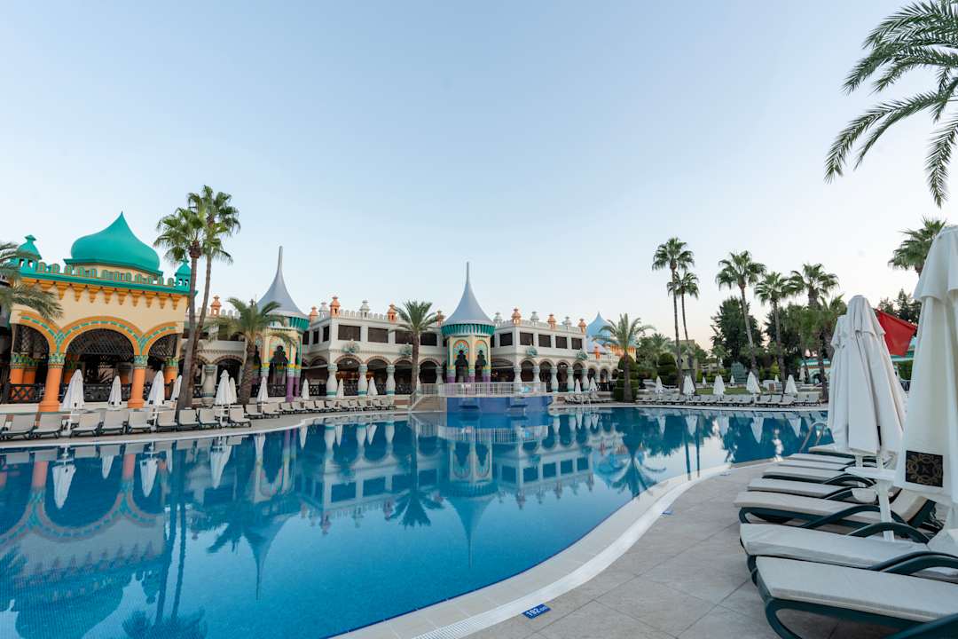 Pool Kamelya Aishen Club