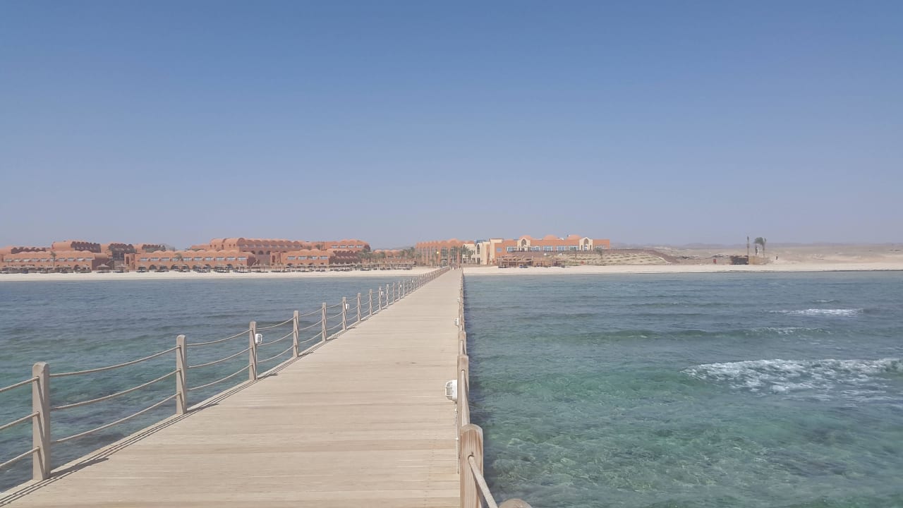 Steg am Hausriff Novotel Marsa Alam Beach Resort