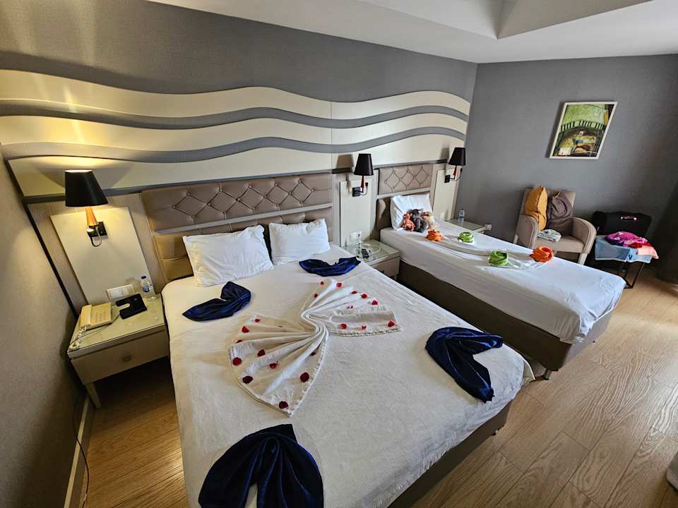 Zimmer Saturn Palace Resort Hotel