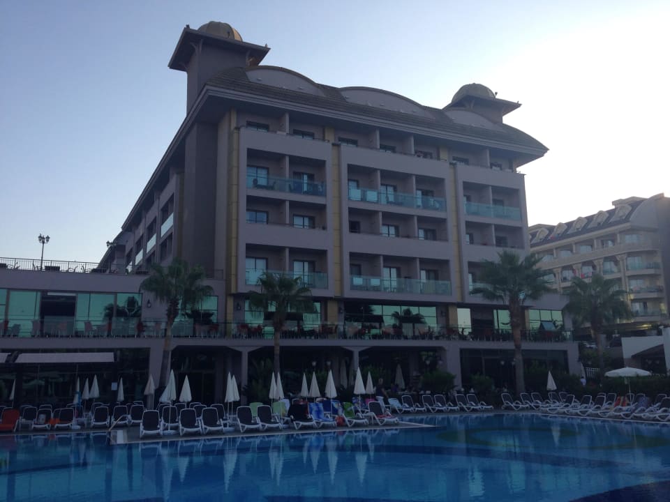 Hotel vom Pool aus   Aydinbey Kings Palace & Spa