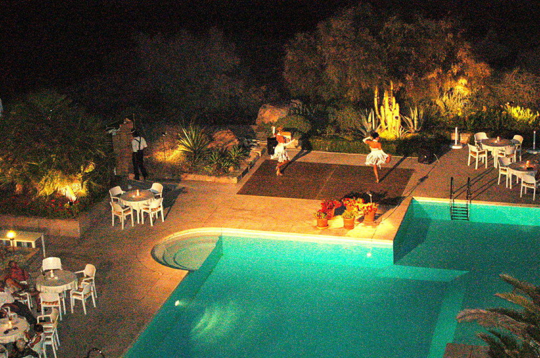 Spanische Tänze Bikini Island & Mountain Hotel Es Trenc