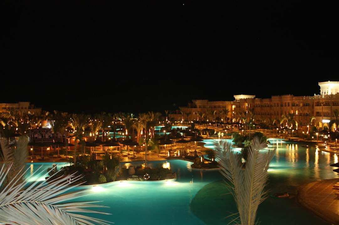Basen wieczorem Pickalbatros Palace Resort