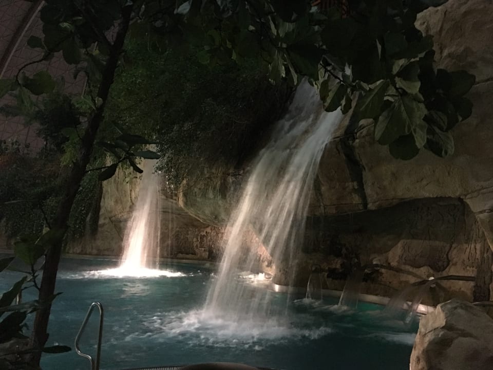 Pool Tropical Islands Resort