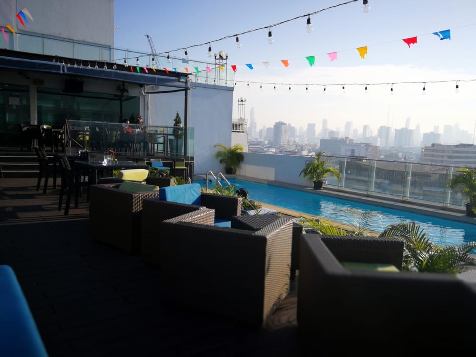 Pool und Bar auf dem Dach Hotel Royal Bangkok