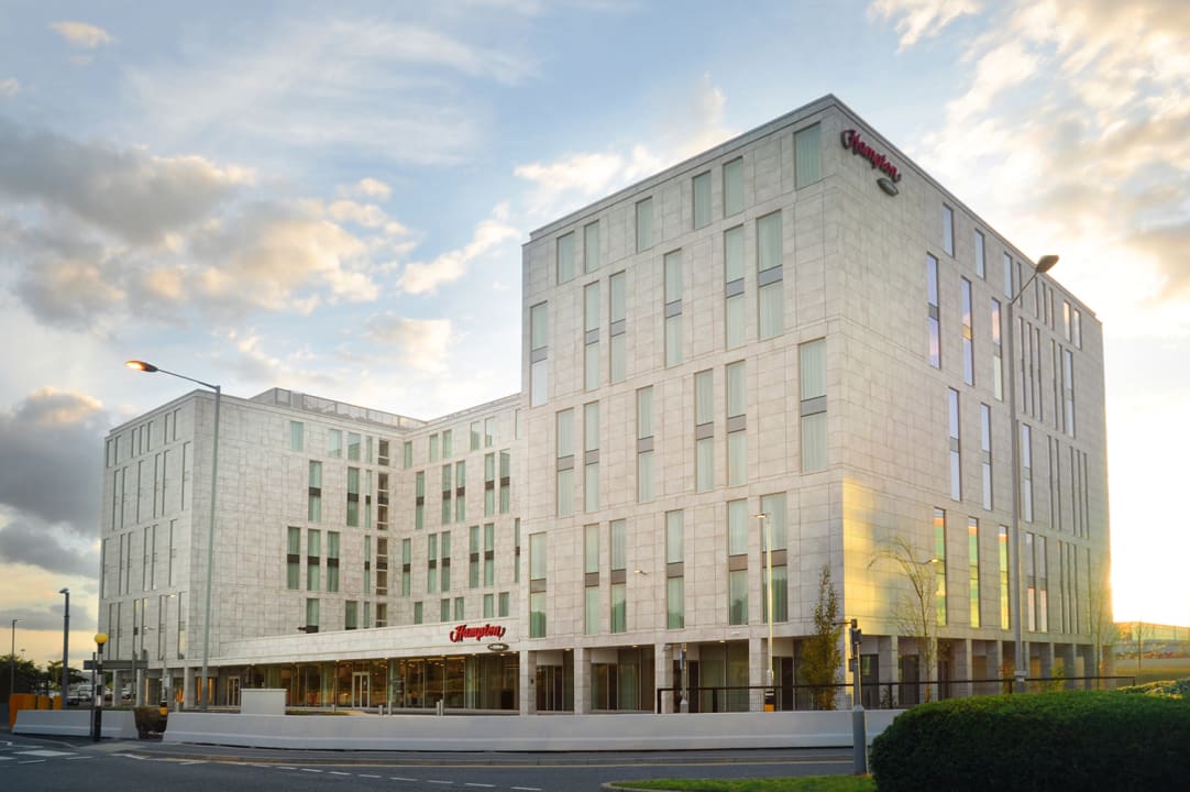 Außenansicht Hampton By Hilton London Stansted Airport