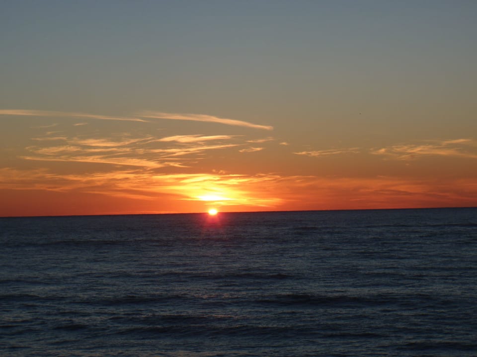 Die abendlichen Sonnenuntergänge ein Genuß Aska Hotel Just in Beach