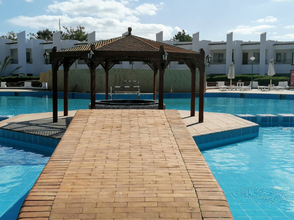 Pool Menaville Safaga