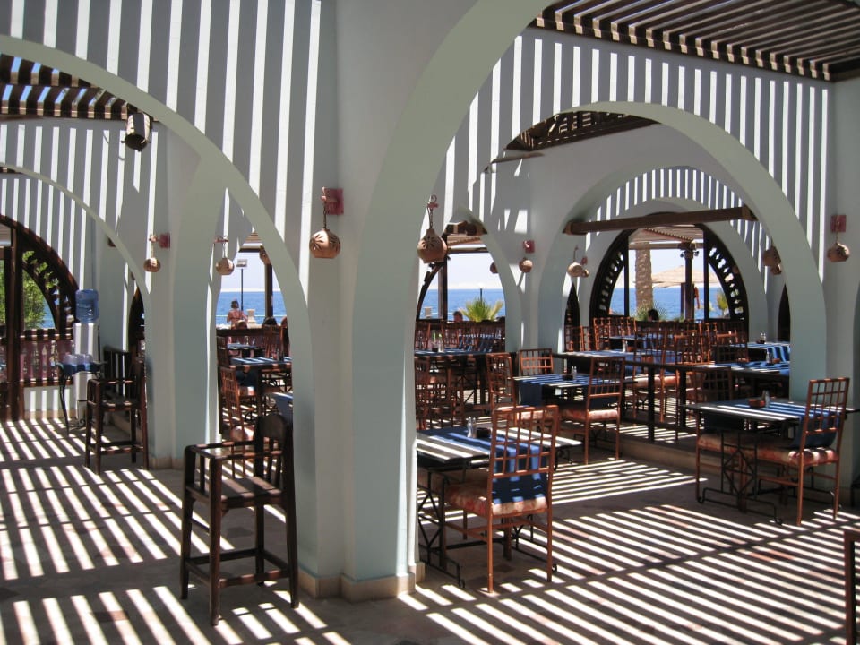 Mittagsessen mit Blick auf´s Meer Arabia Azur Resort