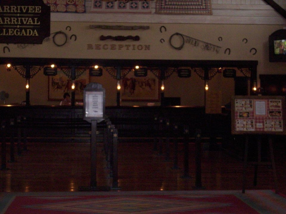 Ankunftsschalter Disney's Hotel Cheyenne