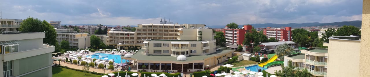 Bildpanorama der Anlage von unserem Zimmer aus.... DAS Club Hotel Sunny Beach