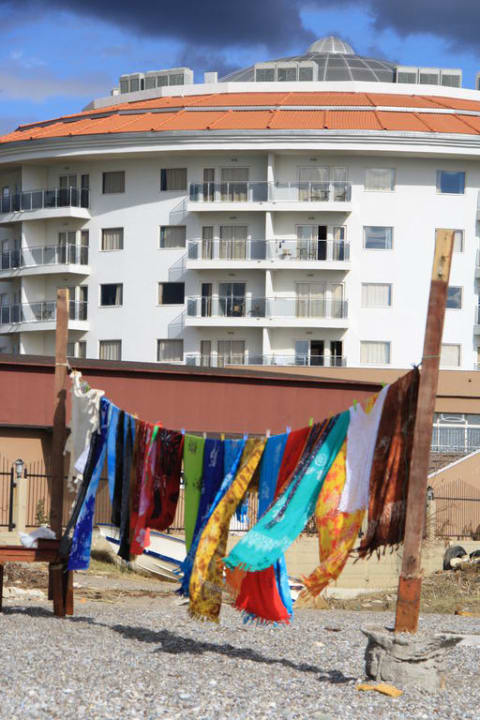 Blick auf die Familienzimmer vom Strand aus  Seaden Sea World Resort & Spa