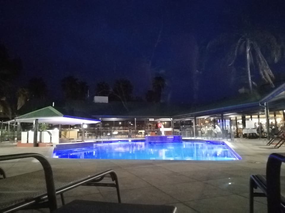 Pool Mercure Alice Springs Resort