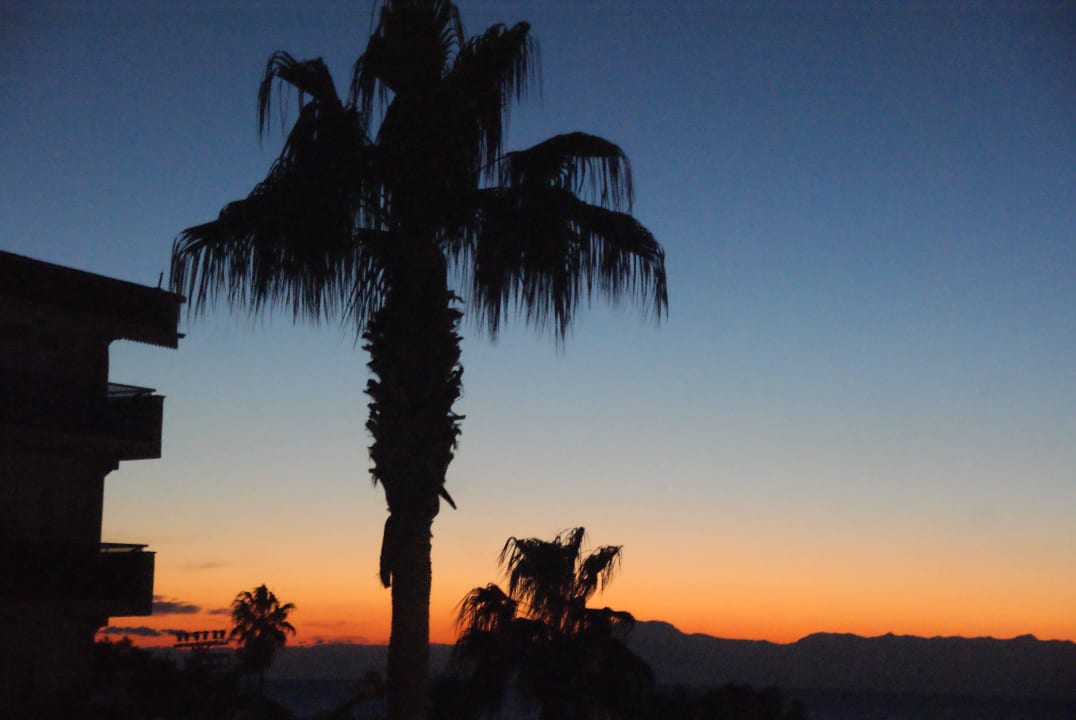 Abendstimmung vom Balkon Seaden Corolla Hotel