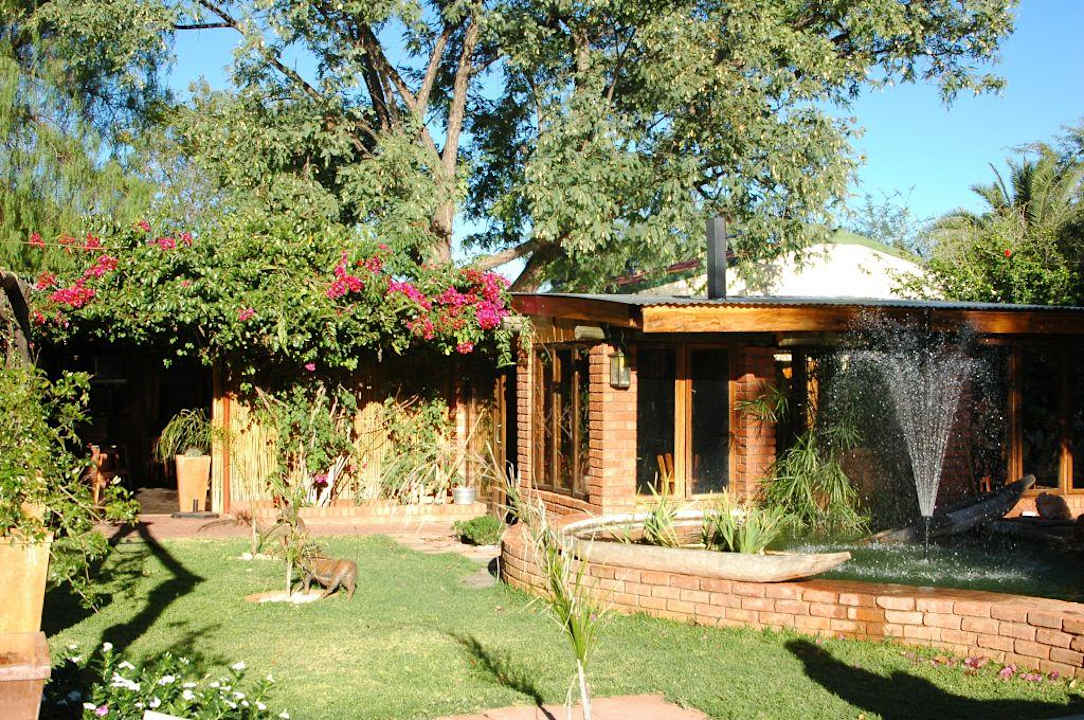 Aussenansicht Kalahari Anib Lodge