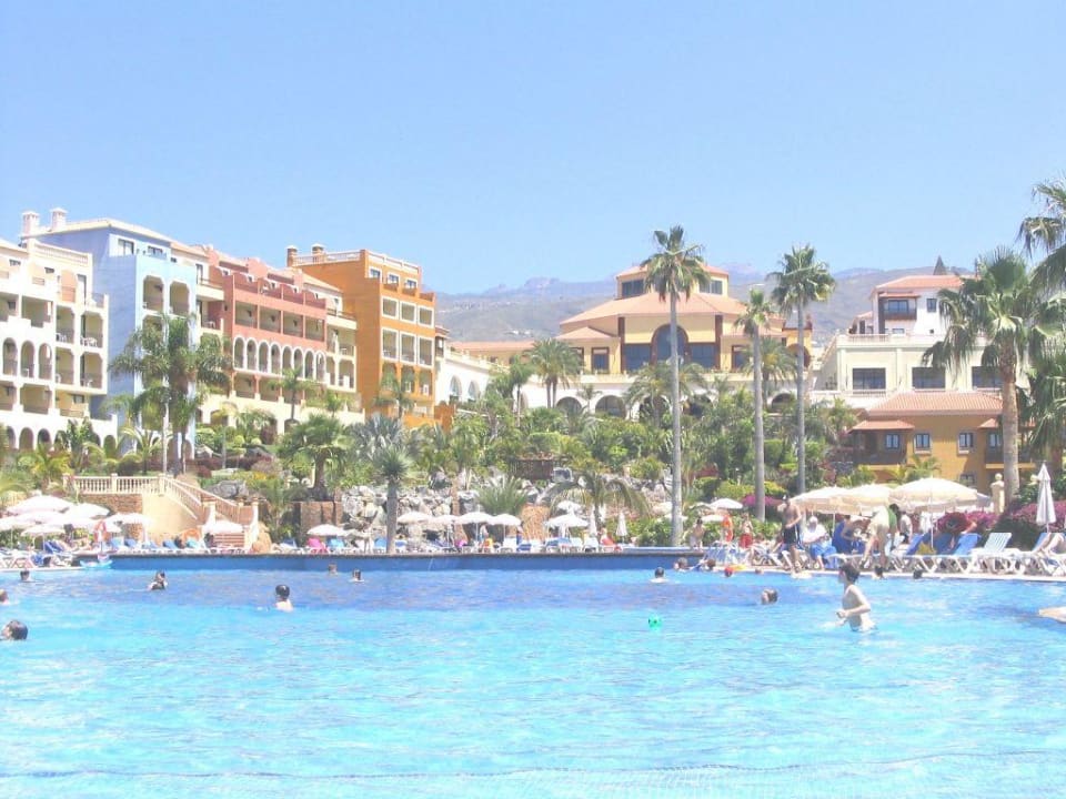 Gesamtansicht vom Pool Bahia Principe Sunlight Costa Adeje