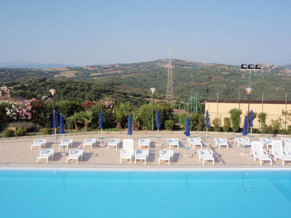 Blick vom Zimmer auf den Pool Borgo Saraceno Hotel & Spa