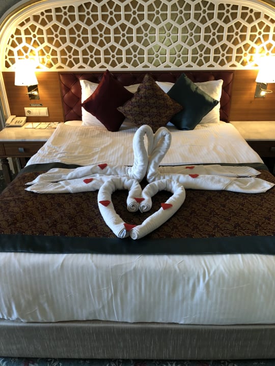 Zimmer Royal Taj Mahal Hotel