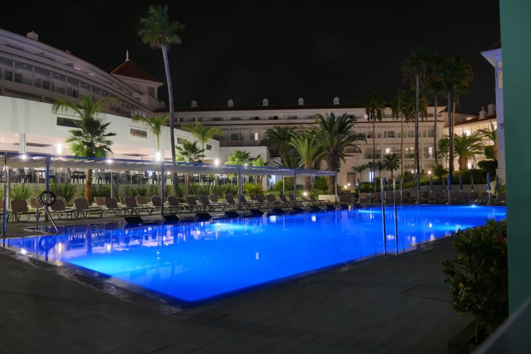 Einer von drei Pools Hotel Riu Arecas - Adults only