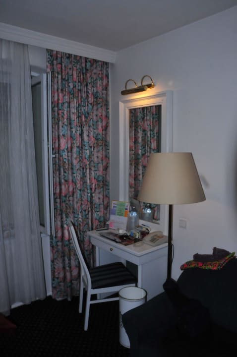 Schreibtischecke Arthotel ANA ADLON VIENNA