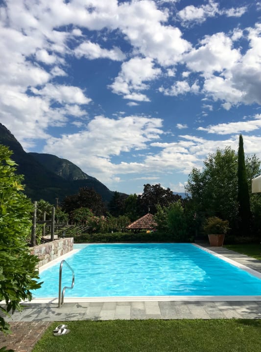 Pool im Garten Hotel Ansitz Plantiz