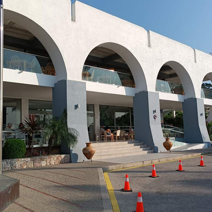 Außenansicht Hotel Oceanis Beach