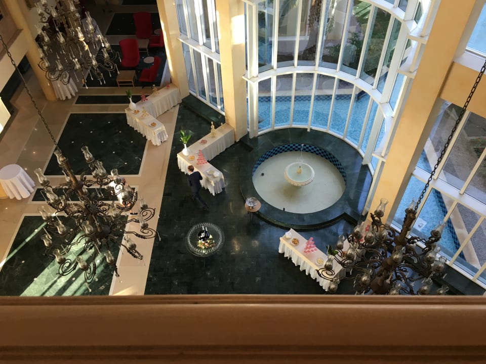 Empfang in der Lobby Iberostar Waves Averroes