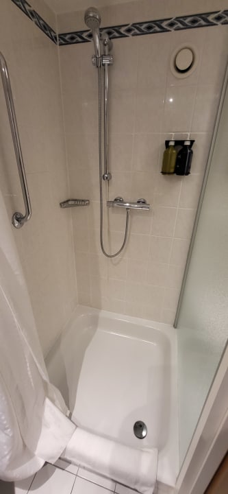 Zimmer Holiday Inn Express Genf - Airport