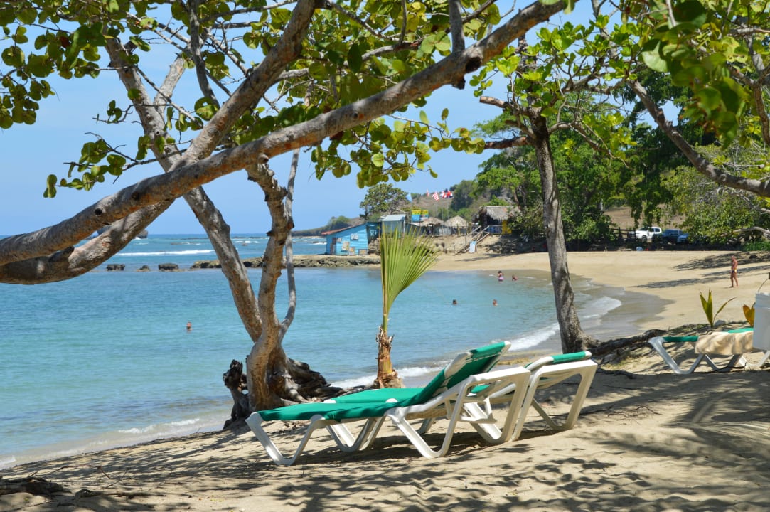 Strand Playabachata Hotel
