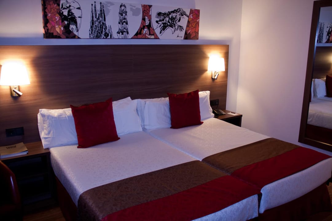Blick aufs Bett Hotel 4 Barcelona