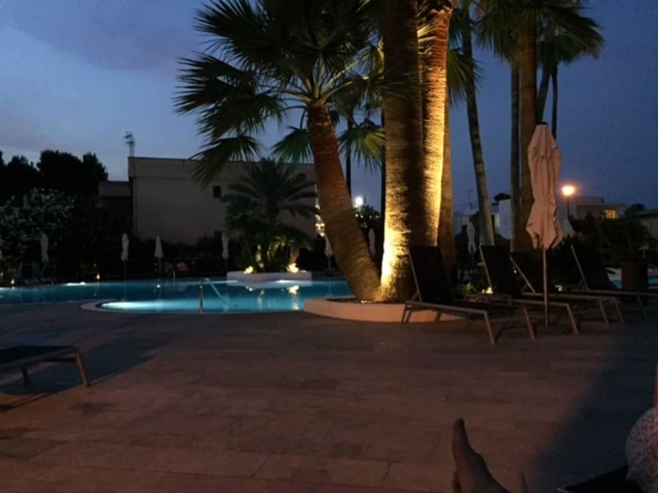 Pool am Abend allsun Hotel Eden Alcudia