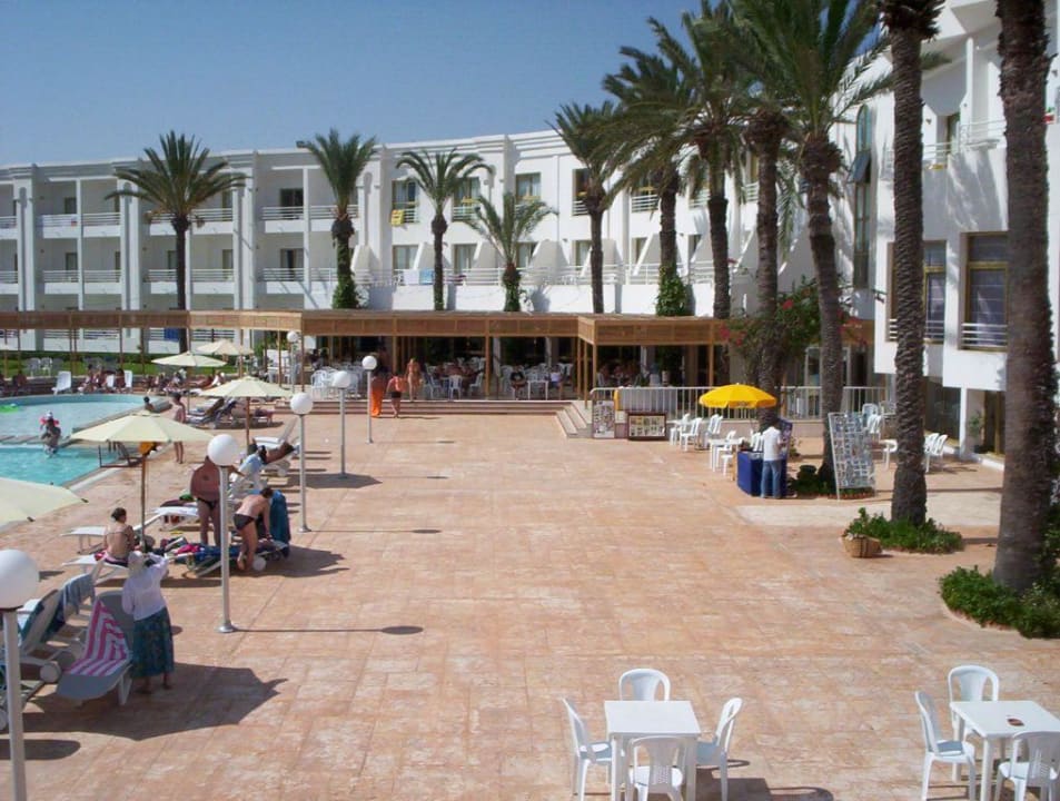 Blick von der Terrasse des Buffetrestaurants Ruspina Beach Resort