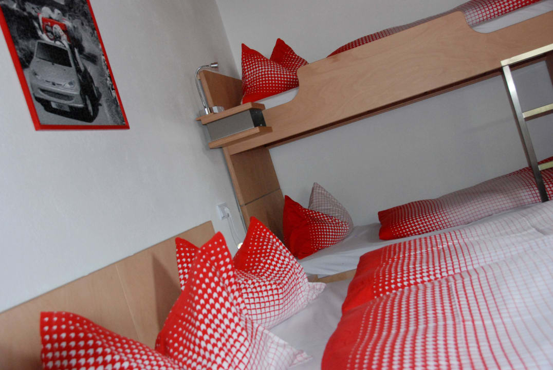 Zimmer mit Doppelbett & Etagenbett 2 Pension Frohsinn