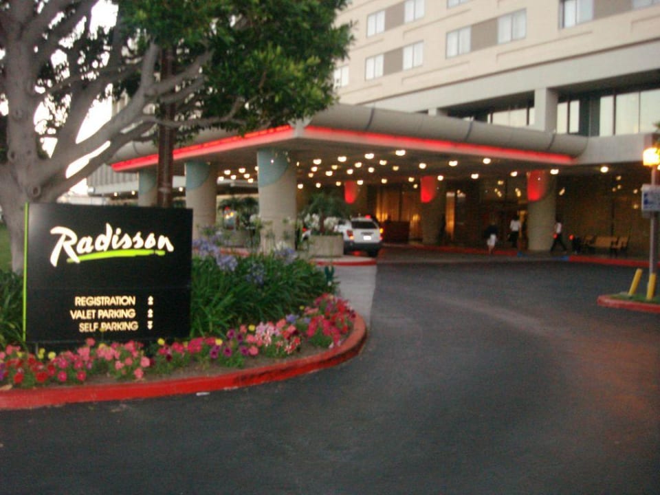 Eingang Hotel Hyatt Regency Los Angeles International Airport