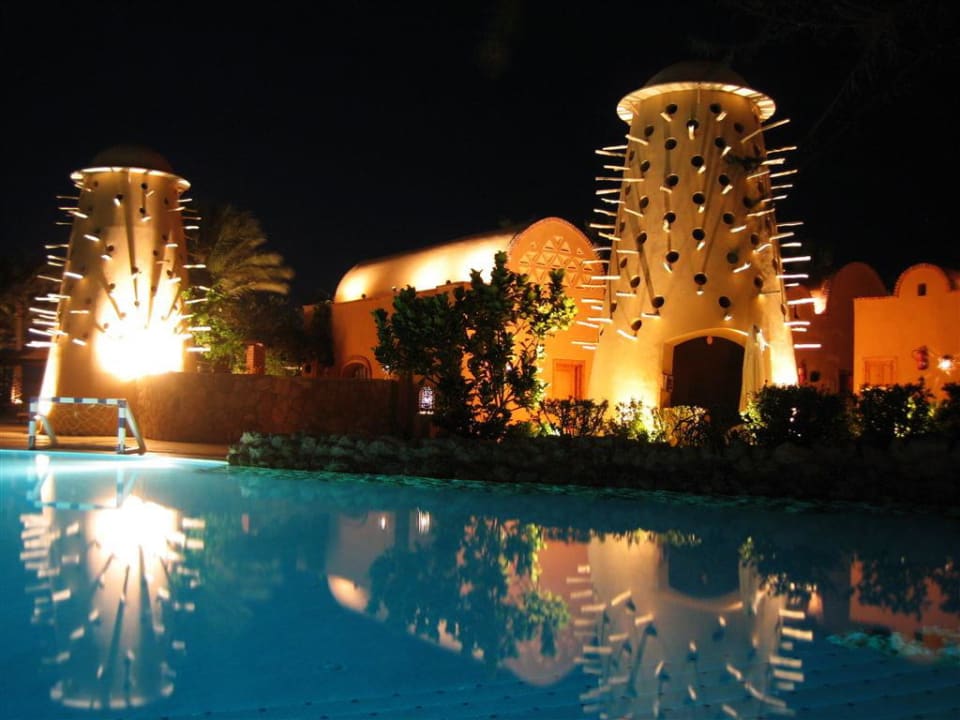 Poolbereich am Strand Makadi Palace