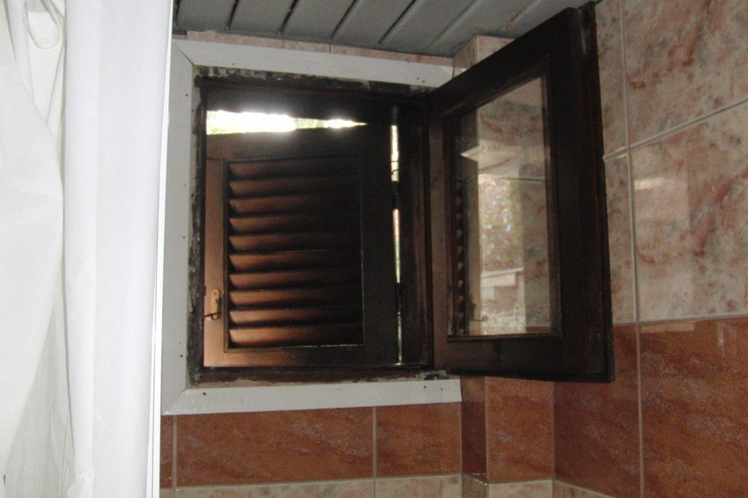 Badezimmerfenster  Glavas Inn Hotel