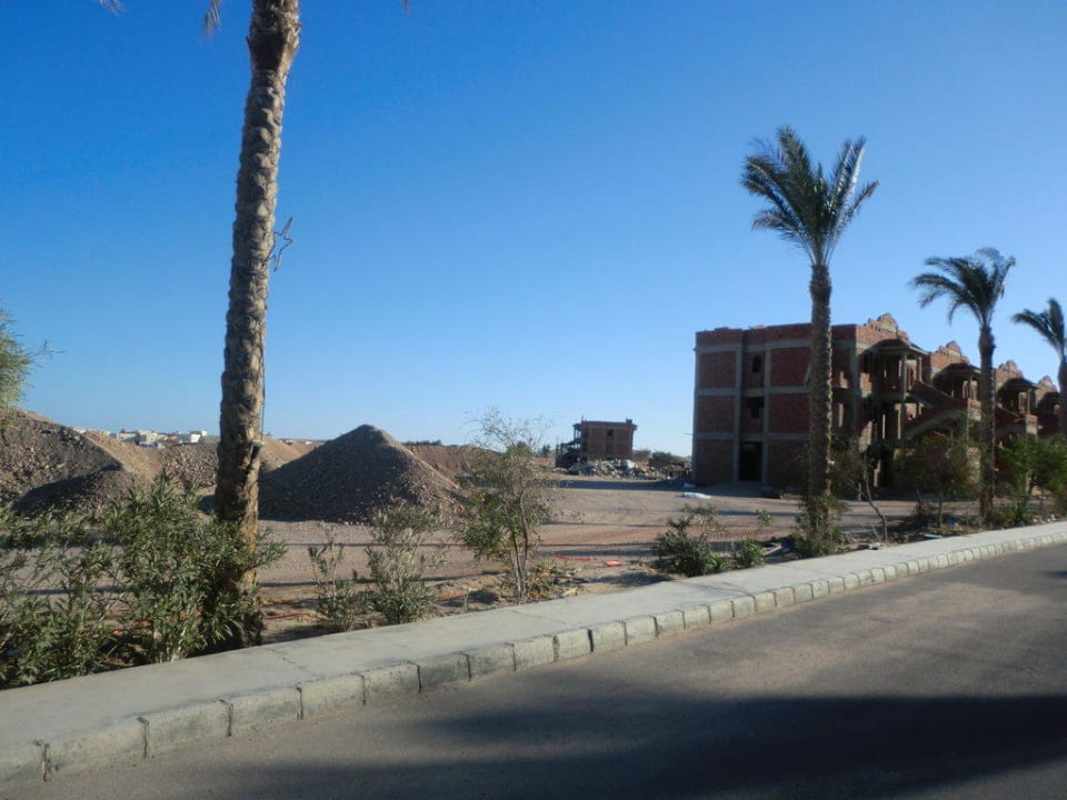 Um die ganze Anlage eine Baustelle Stella Garden Resort & Spa, Makadi Bay