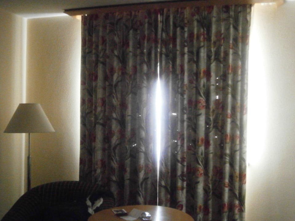 Mottenzerfressener Vorhang Hotel Don Giovanni Prague