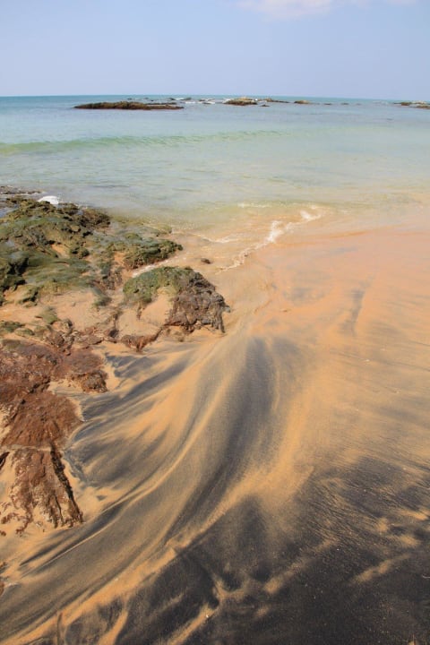 Der schwarze Sand - aber nur stellenweise The Sands Khao Lak by Katathani