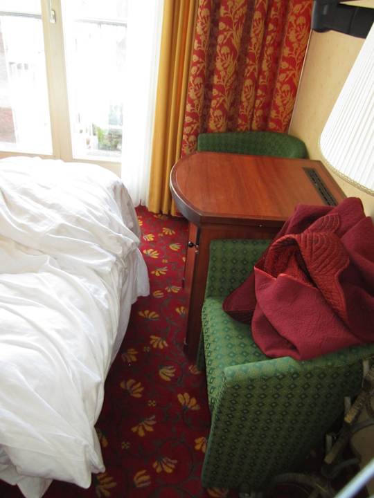 Vom Bett in den Kühlschrank  Hotel AMS Omega