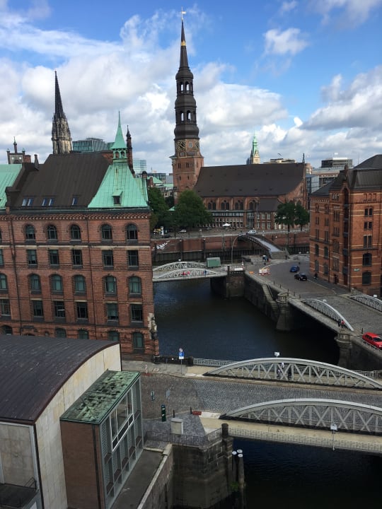 Ausblick AMERON Hamburg Hotel Speicherstadt