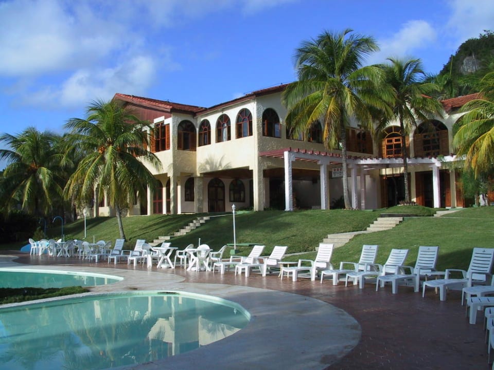 Aussenansicht und Pool Hotel Porto Santo