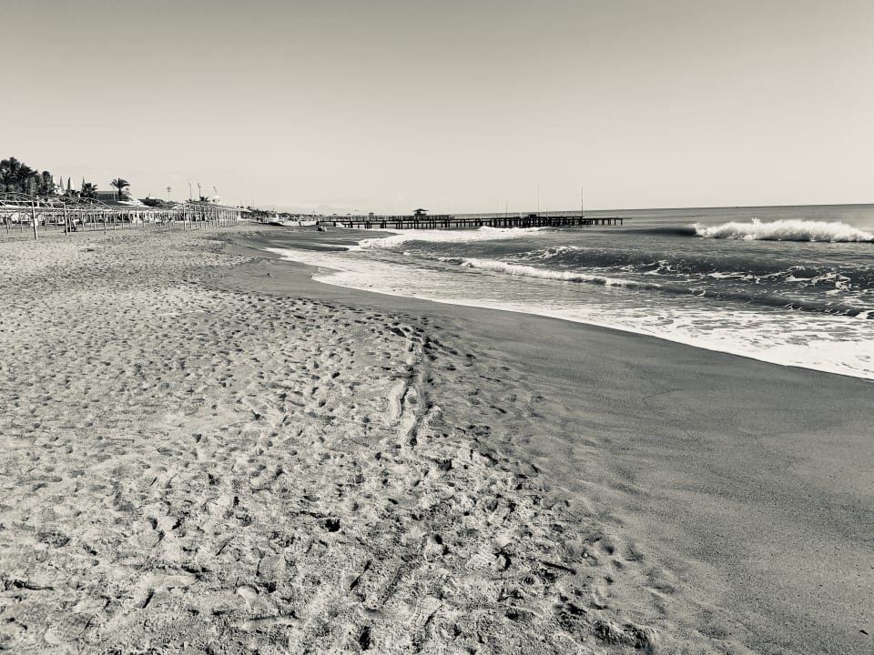 Strand Hotel Miracle Resort