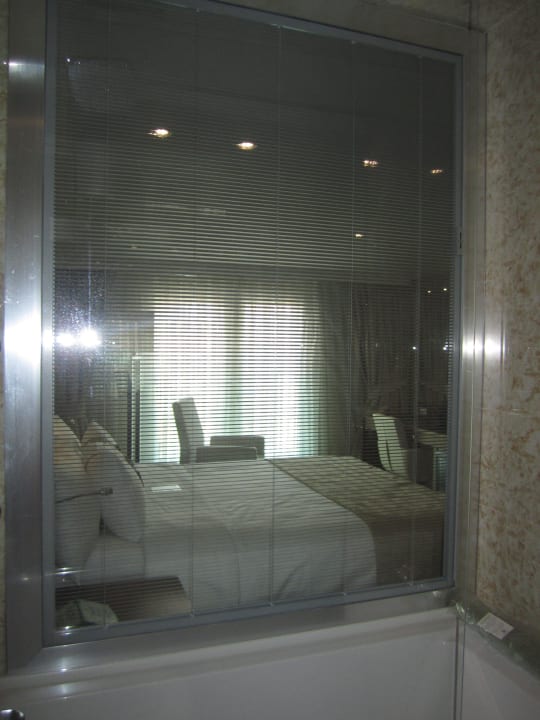 Bad mit Blick auf Zimmer Hotel Holiday Inn Ankara Kavaklidere