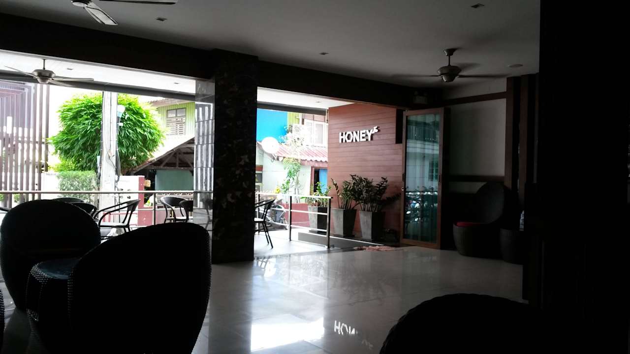 Eingang Hotel Honey Inn