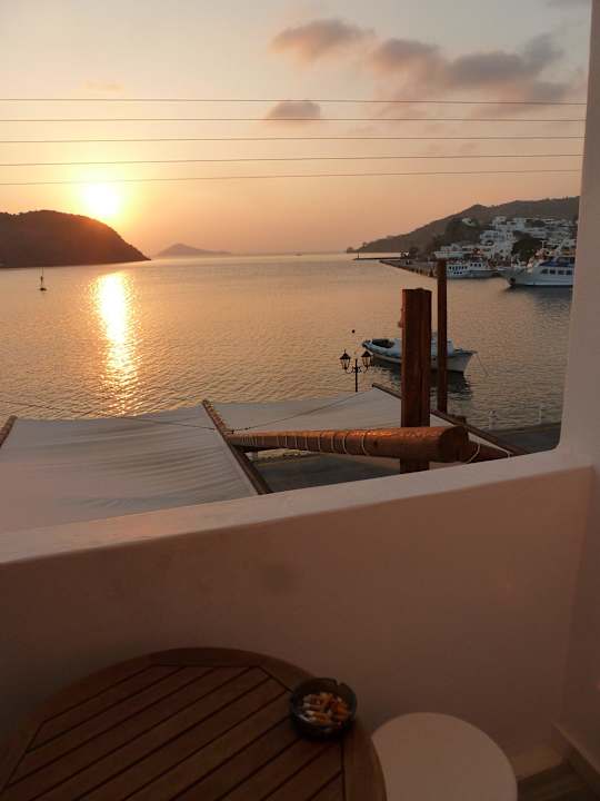 Mit der Sonne einschlafen und aufstehen. Chris Hotel